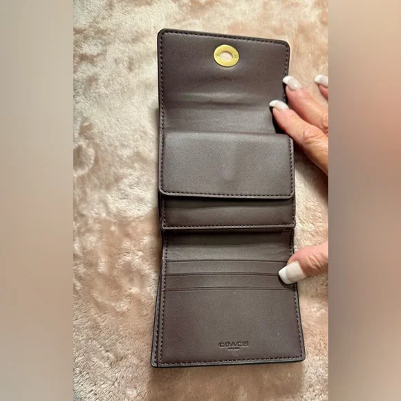 Coach Black Leather Wallet with Gold Clasp - Picture 7 of 11